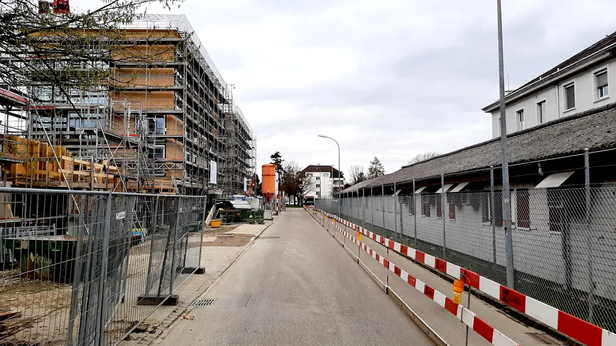 Im Dübendorfer Flugfeld-Quartier bleibt kein Stein aufeinander. Heizt der benachbarte Innovationspark den Immobilienmarkt weiter an? Im Dübendorfer Flugfeld-Quartier bleibt kein Stein aufeinander. Heizt der benachbarte Innovationspark den Immobilienmarkt weiter an?