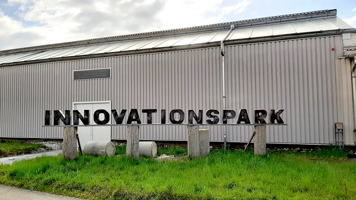 Der weitere Ausbau des Innovationsparks Zürich beschäftigt die Gerichte. Das Baurekursgericht hat einen Rekurs gegen den Gestaltungsplan für das Teilgebiet B abgewiesen. (Archivbild) Der weitere Ausbau des Innovationsparks Zürich beschäftigt die Gerichte. Das Baurekursgericht hat einen Rekurs gegen den Gestaltungsplan für das Teilgebiet B abgewiesen. (Archivbild)