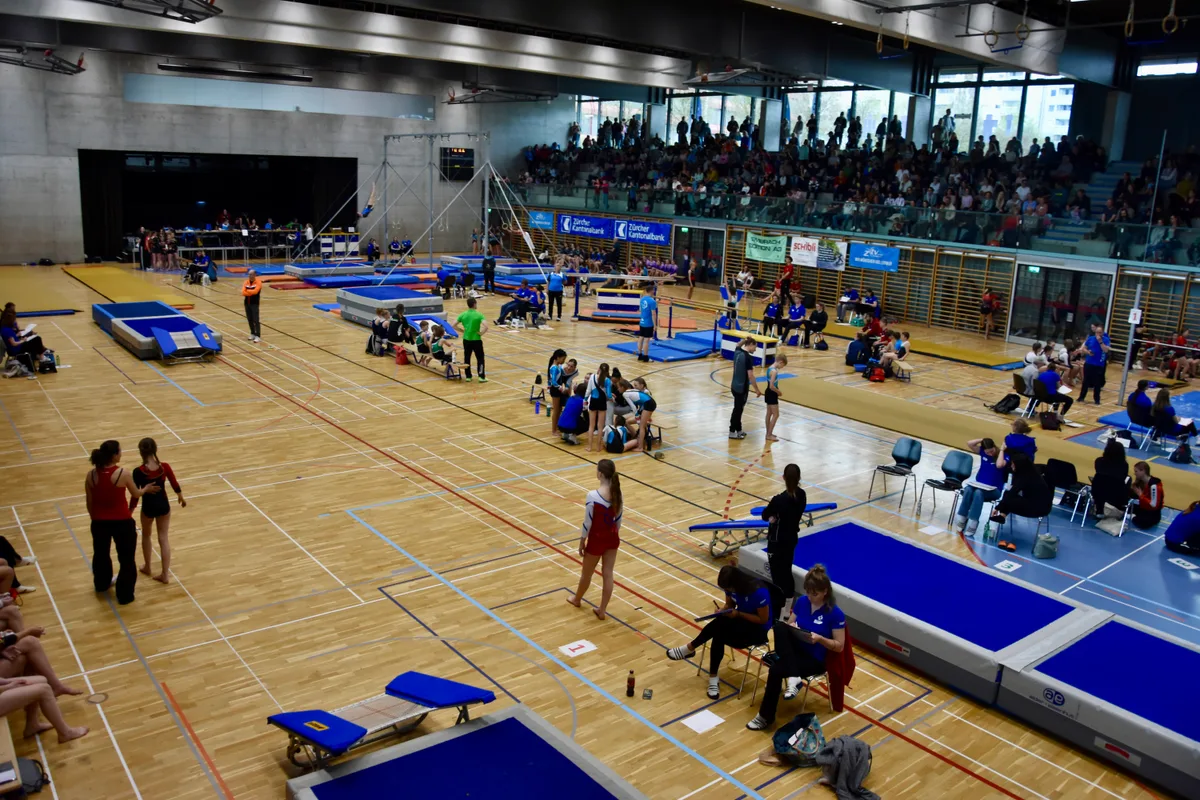 Blick auf die Sporthalle