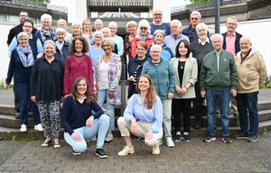 27355851-1 Maria Gerter (vorne rechts) mit dem Chorus Crescendo Fällanden.