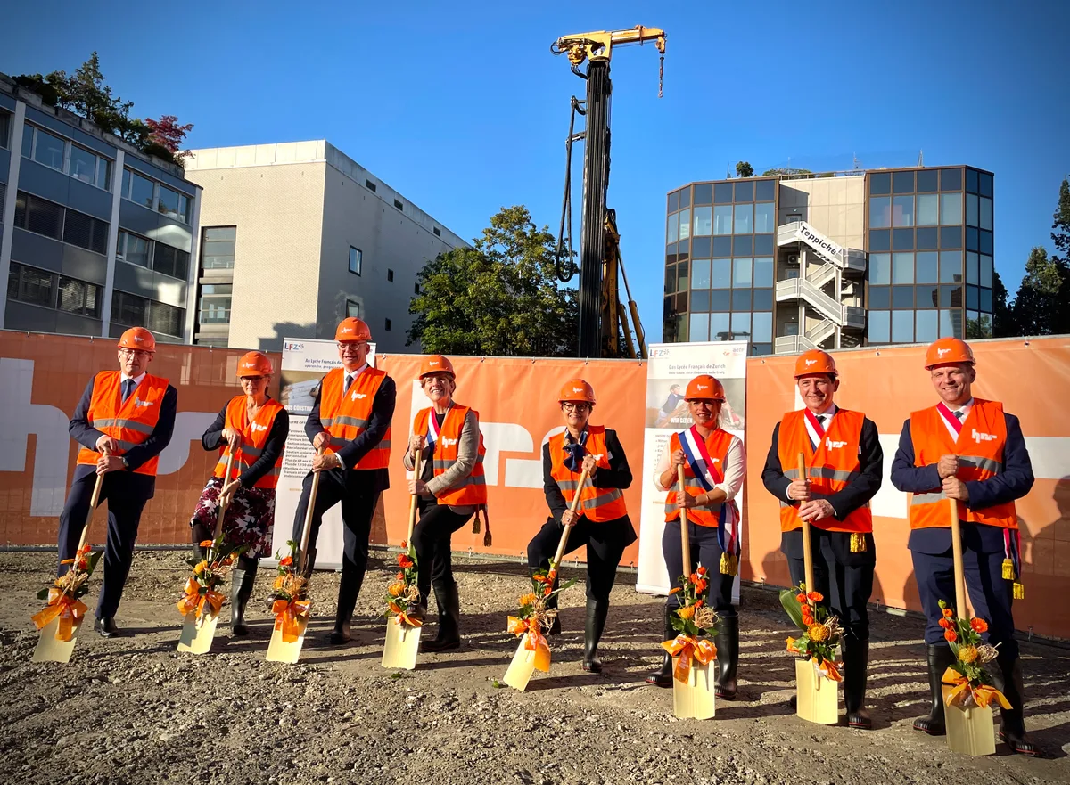 Die Grundsteinlegung ist der Startschuss für den Bau des neuen Gebäude für das Lycée Francais in Dübendorf.