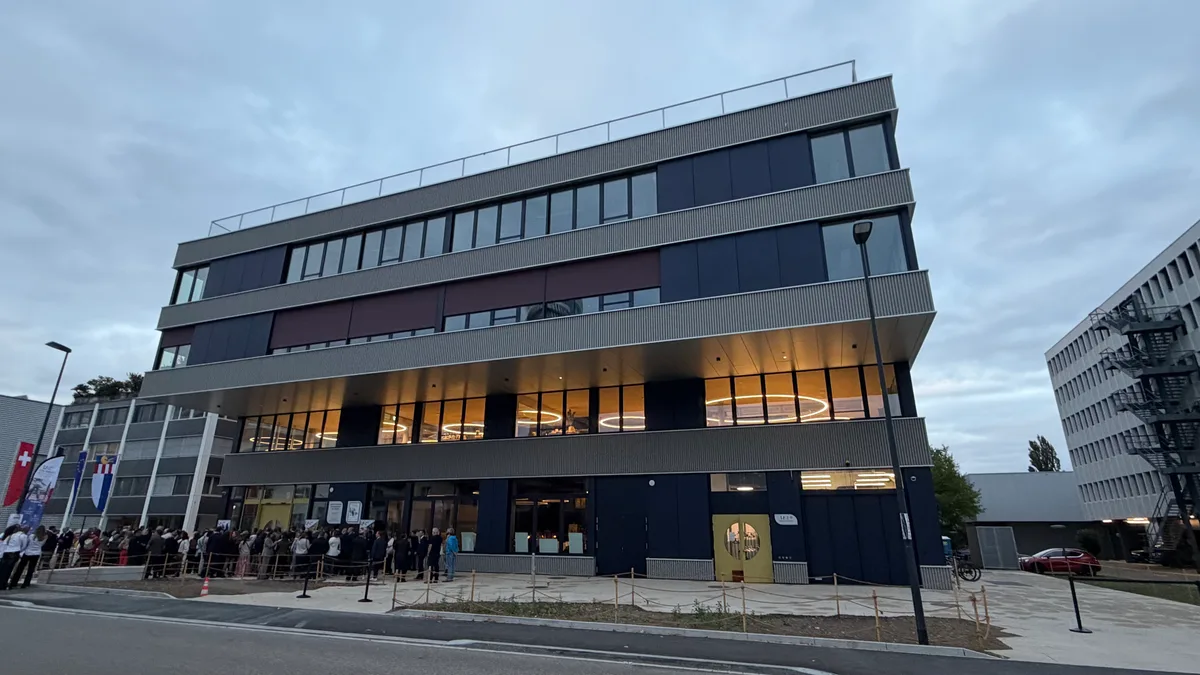 Das Lycée Français International de Zurich eröffnet ein weiteres Schulgebäude in Dübendorf.