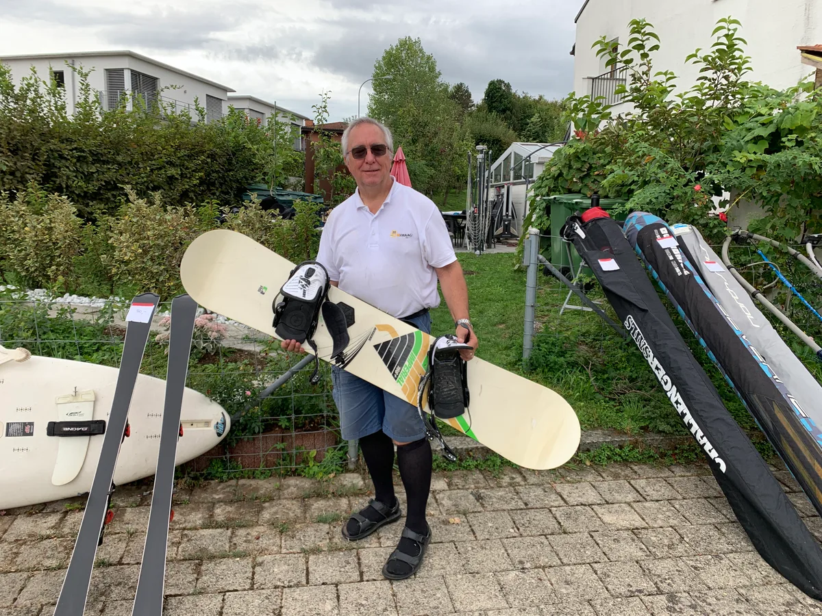 Sportgeräte bot René Triebe an. Flohmarktstände mit Flohmarktgegenständen.