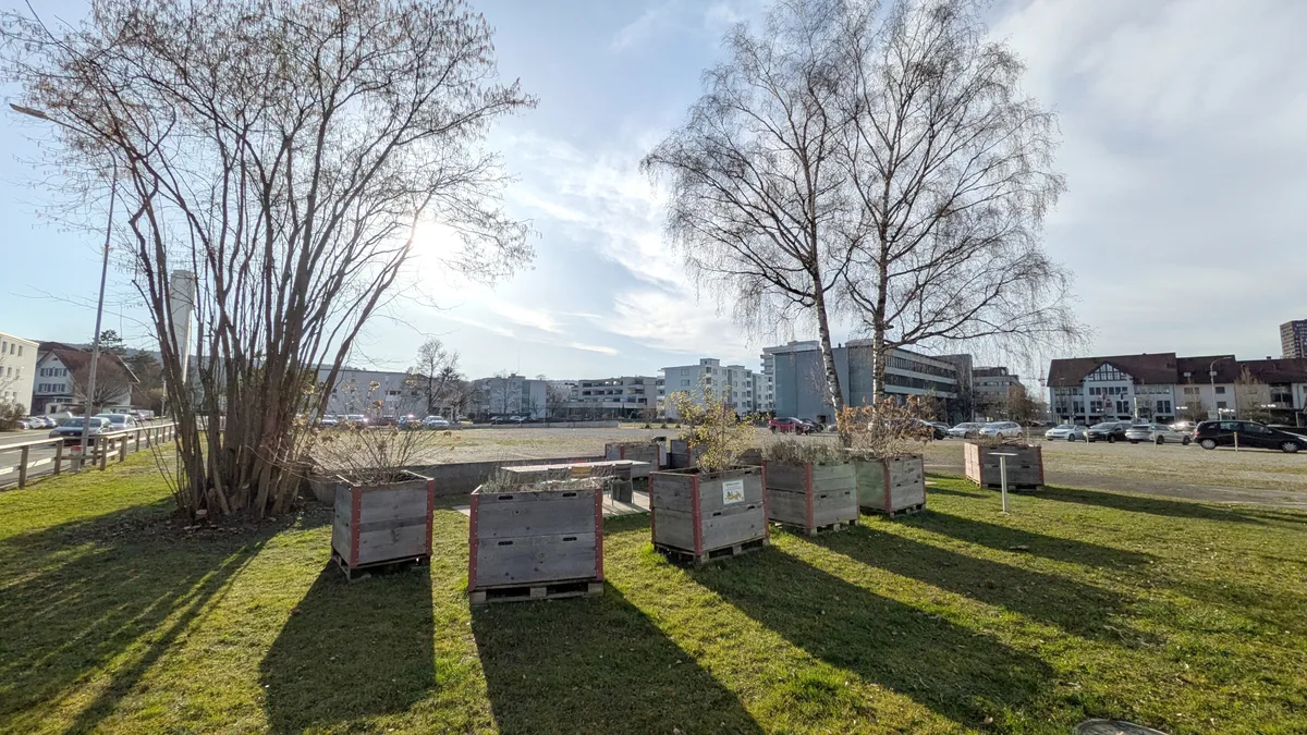 29327327-3 Aktuell ist das Leepüntareal an bester Lage im Zentrum Dübendorfs eine Brache mit Parkplatz, doch das soll sich ändern.