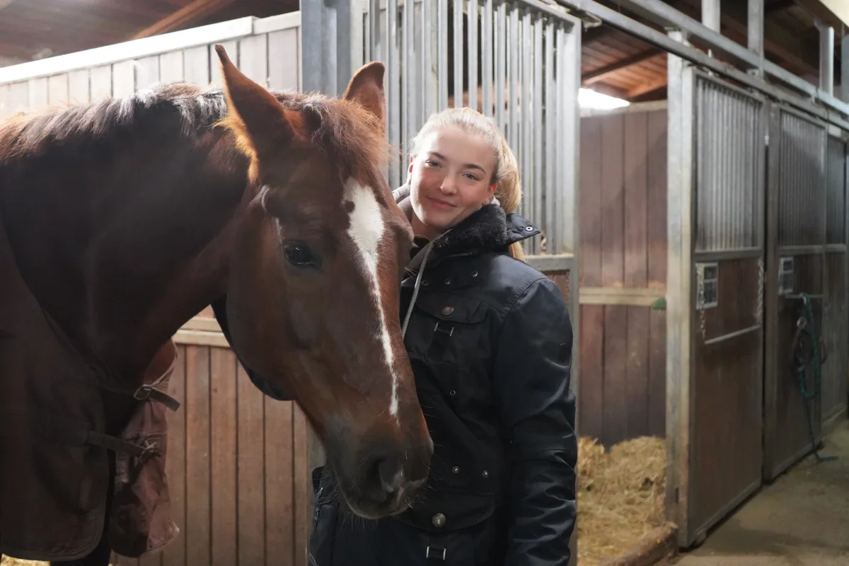 Volketswilerin Leonie Linsbichler ist Nachwuchstalent im Sport Voltigieren.
