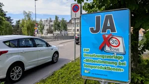 25746168-1 Die SVP legte sich auch diesmal richtig ins Zeug, die Gegner der Vorlage hingegen waren sparsam in Sachen Abstimmungspropaganda.