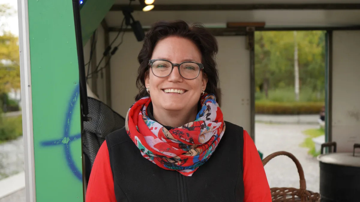Dübendorfer Marronifrau Jessica Bernet verkauft Marroni aus Leidenschaft.