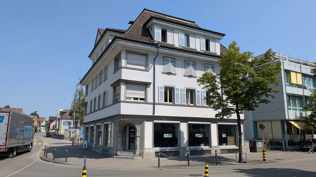 Der Spielsalon wurde von Besuchern nicht gerade überrannt, nun soll hier im Parterre ein Kiosk mit ambitionierten Öffnungszeiten entstehen. Der Spielsalon wurde von Besuchern nicht gerade überrannt, nun soll hier im Parterre ein Kiosk mit ambitionierten Öffnungszeiten entstehen.
