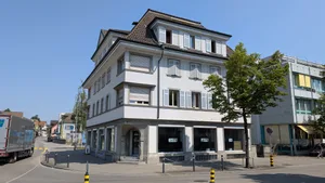 Der Spielsalon wurde von Besuchern nicht gerade überrannt, nun soll hier im Parterre ein Kiosk mit ambitionierten Öffnungszeiten entstehen. Der Spielsalon wurde von Besuchern nicht gerade überrannt, nun soll hier im Parterre ein Kiosk mit ambitionierten Öffnungszeiten entstehen.