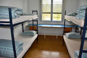 Auch vier Klassenzimmer sind in den Gebäudetrakten eingerichtet worden. Auch vier Klassenzimmer sind in den Gebäudetrakten eingerichtet worden.