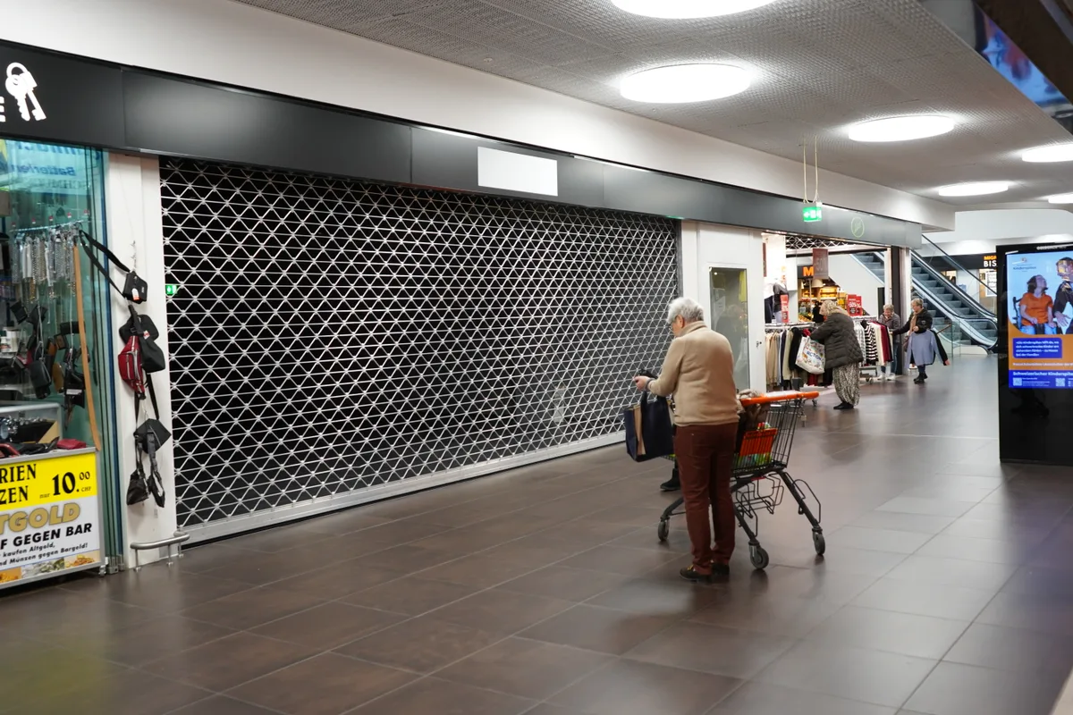 Im Zentrum Volketswil stehen viele Ladenflächen leer.
