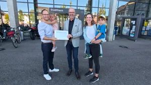 Von links: Reto Stapfer mit Emilia Malia, André Ingold und Marina Grau mit ihrem Sohn Siro. Von links: Reto Stapfer mit Emilia Malia, André Ingold und Marina Grau mit ihrem Sohn Siro.