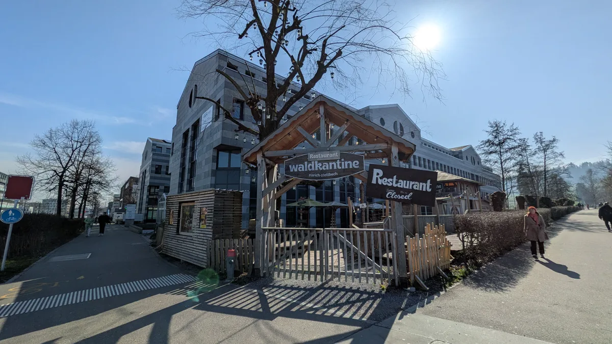 29232133-5 Das Restaurant Waldkantine eröffnete im Frühling 2021.