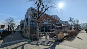 29232133-5 Das Restaurant Waldkantine eröffnete im Frühling 2021.
