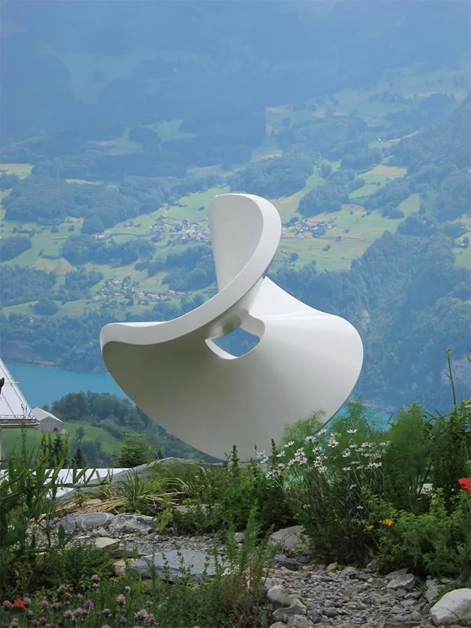 Auch der der Luzerner Künstler Werner Zemp stellt in der Zwicky-Fabrik aus. Sein drehendes Werk «Taumel» wird ebenfalls an der Ausstellung zu sehen sein.