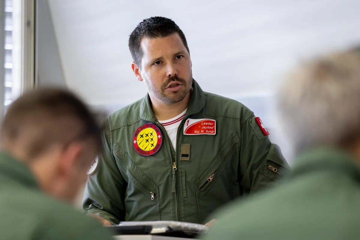 Gruppenführer Martin Schär leitet das Briefing und Debriefing. Porträt Martin Schär