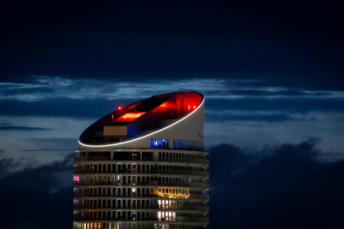 Jabee Tower in Dübendorf. Essay 4 – Nachtaufnahmen aus dem Glattal
