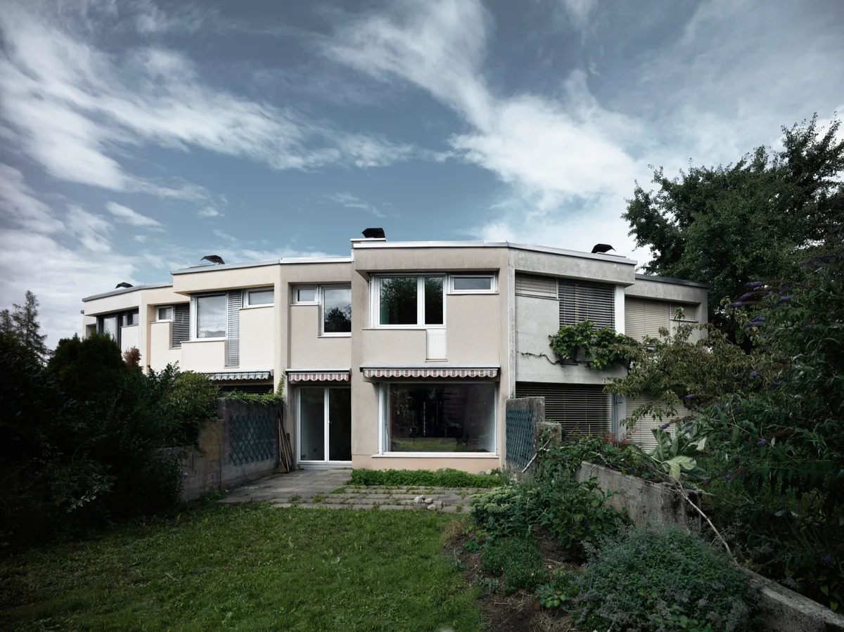 Dieser Umbau eines Reihenhauses Gockhausen wurde mit dem Swiss Arc Award ausgezeichnet. Dieser Umbau eines Reihenhauses Gockhausen wurde mit dem Swiss Arc Award ausgezeichnet.