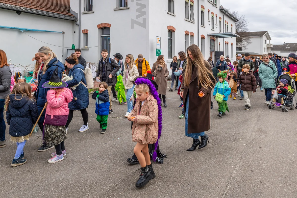 Der Familienverein Fällanden organisierte die Kinderfasnacht mit einem Umzug und anschliessender Party.