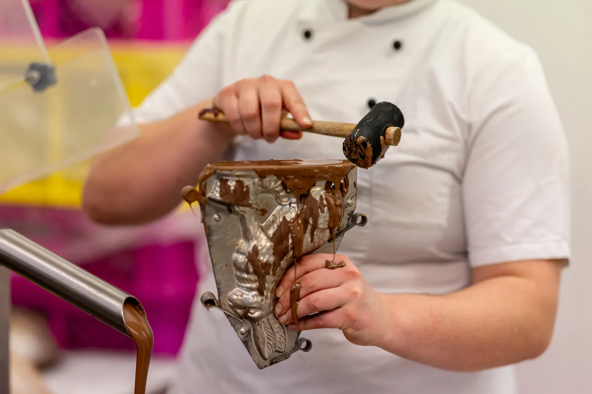 Schokoosterhasen Produktion in der Konditorei Hotz in Brüttisellen