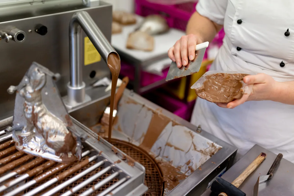 Schokoosterhasen Produktion in der Konditorei Hotz in Brüttisellen