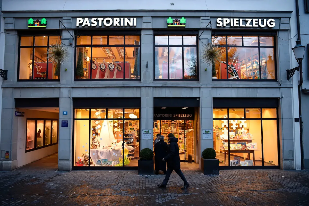 Man sieht einen Laden.