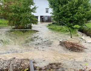 Der Starkregen führte zu Überschwemmungen im Turbenthal. Der Starkregen führte zu Überschwemmungen im Turbenthal.