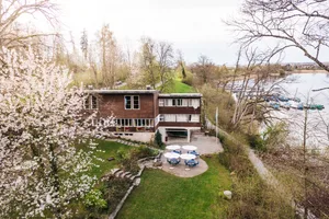 Die Jugendherberge wurde 1937 eingeweiht. Sie steht direkt am Greifensee. Die Jugendherberge wurde 1937 eingeweiht. Sie steht direkt am Greifensee.
