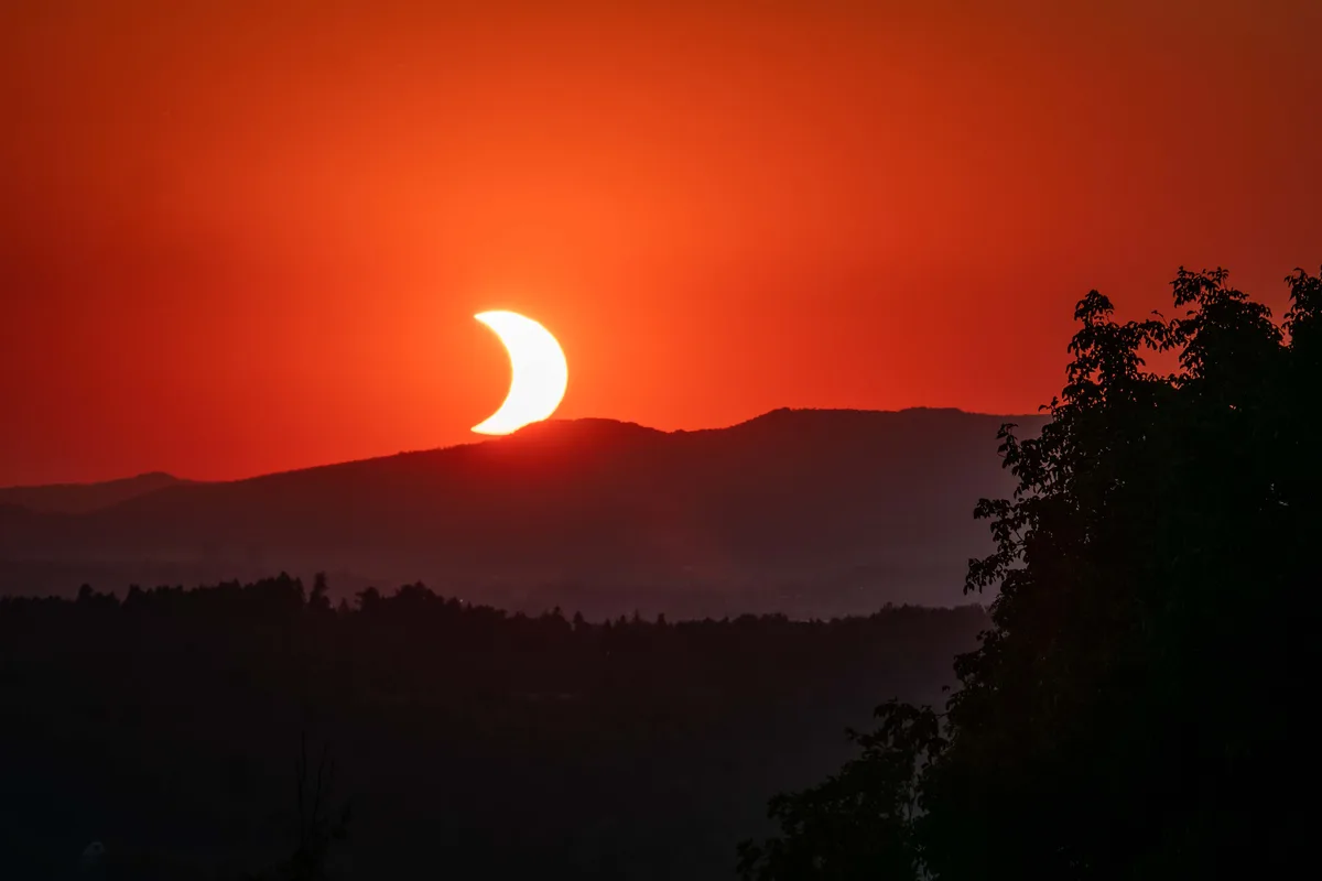Die Impressionen der partiellen Sonnenfinsternis aus dem Zürcher Oberland. Die Impressionen der partiellen Sonnenfinsternis aus dem Zürcher Oberland.