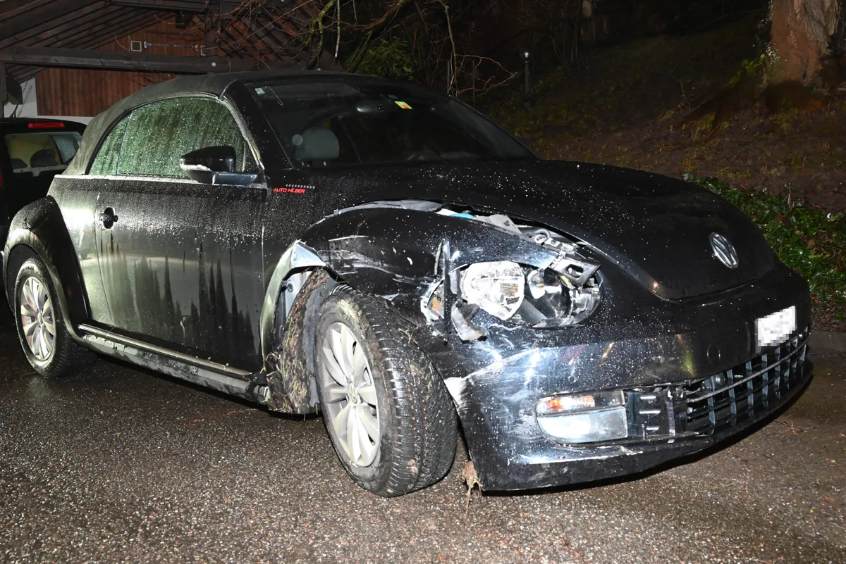 Eine 56-Jährige rammte  in Rapperswil ein parkiertes Auto.
