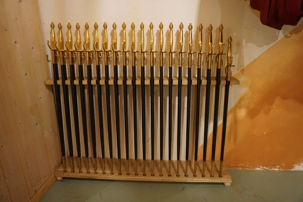 Viele waffen