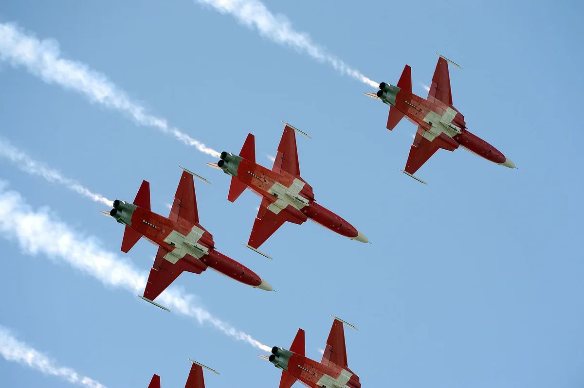 Für Flugi-Fans das höchste der Gefühle: die Patrouille Suisse im Einsatz. Für Flugi-Fans das höchste der Gefühle: die Patrouille Suisse im Einsatz.