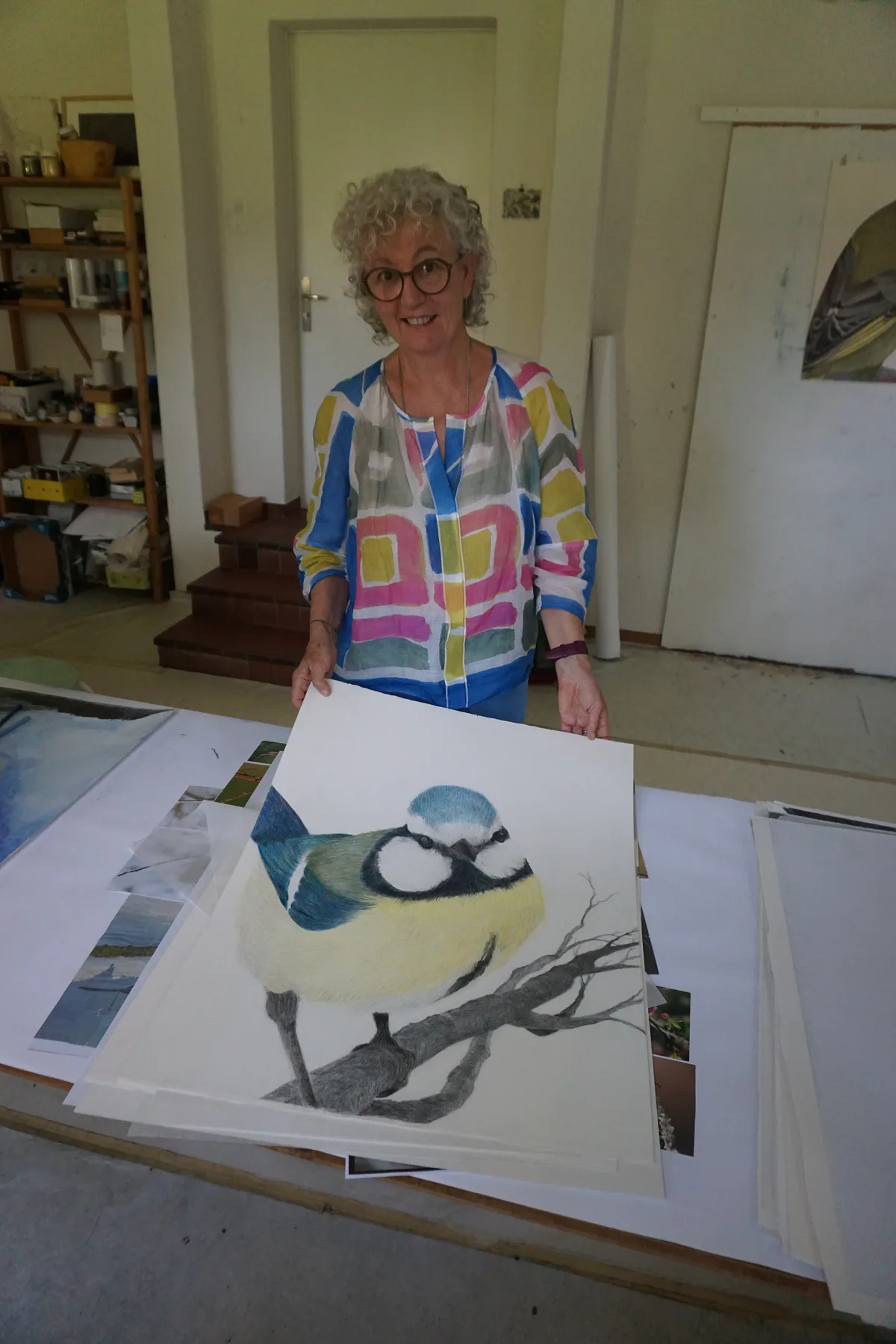 FRau mit Plakat