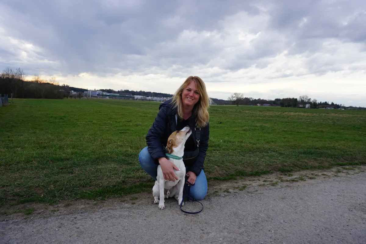 Frau mit Hund