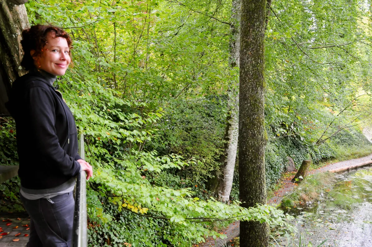 Lieblingsort: Hier hält Evelyne Martinelli auf ihrer Abendrunde gern inne, bevor sie Feierabend macht. Auch im Herbst ist der Botanische Garten in Grüningen einen Besuch wert.