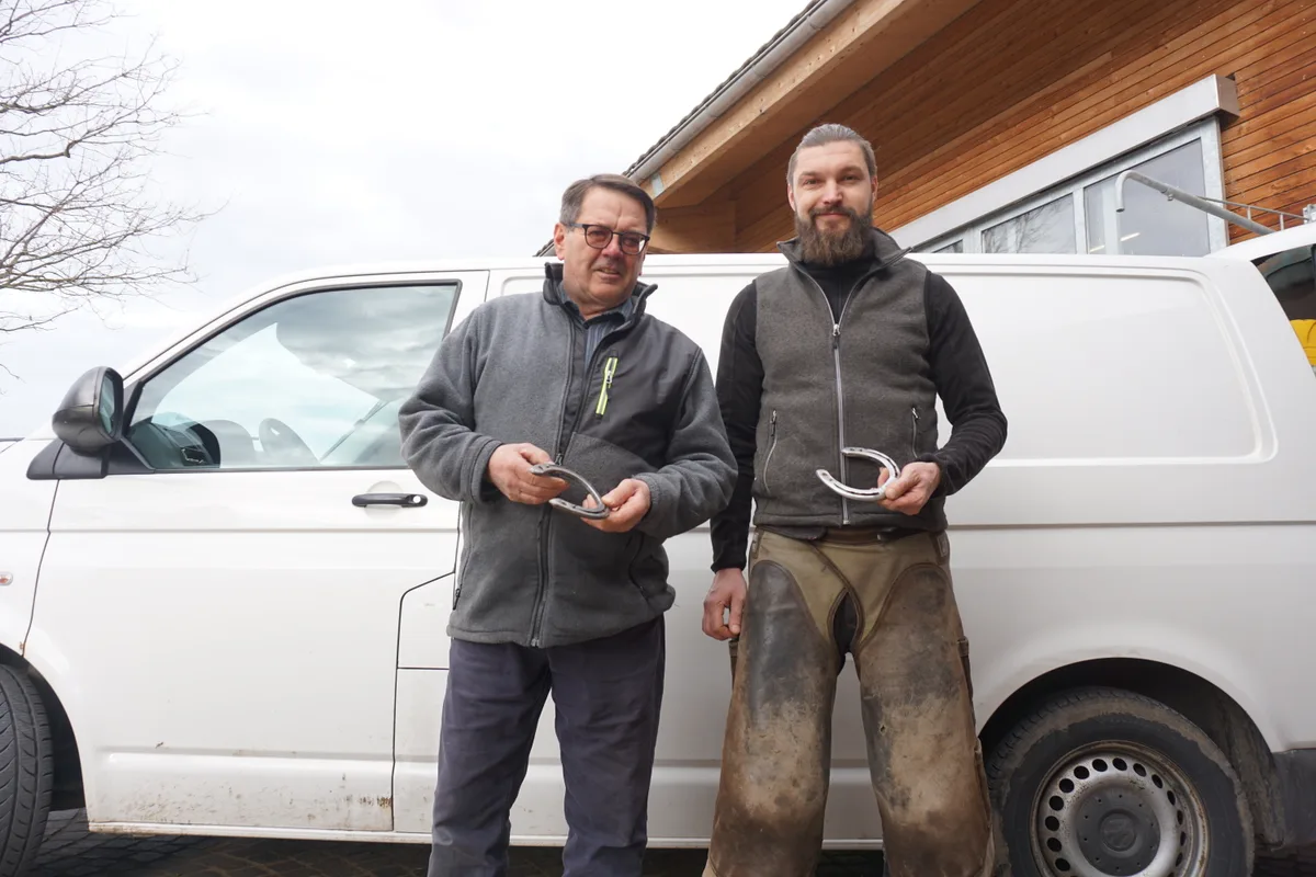 Zwei vor Auto