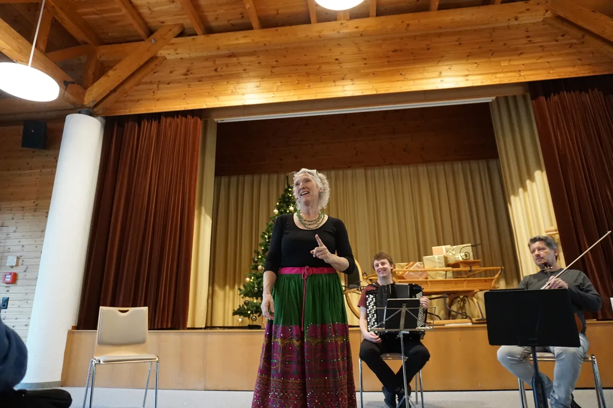 Trio auf Bühne