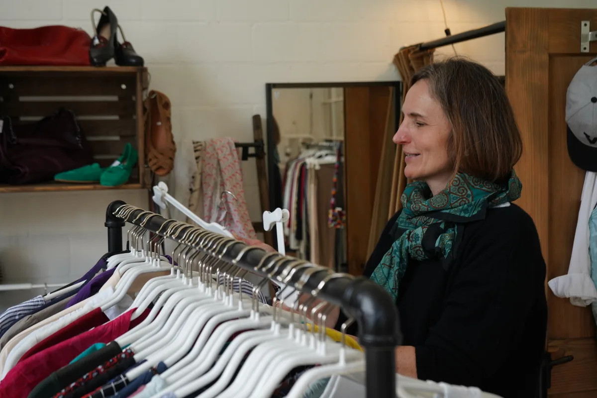 Die Besitzerin Aurélie Calland Mischler in ihrer Boutique.