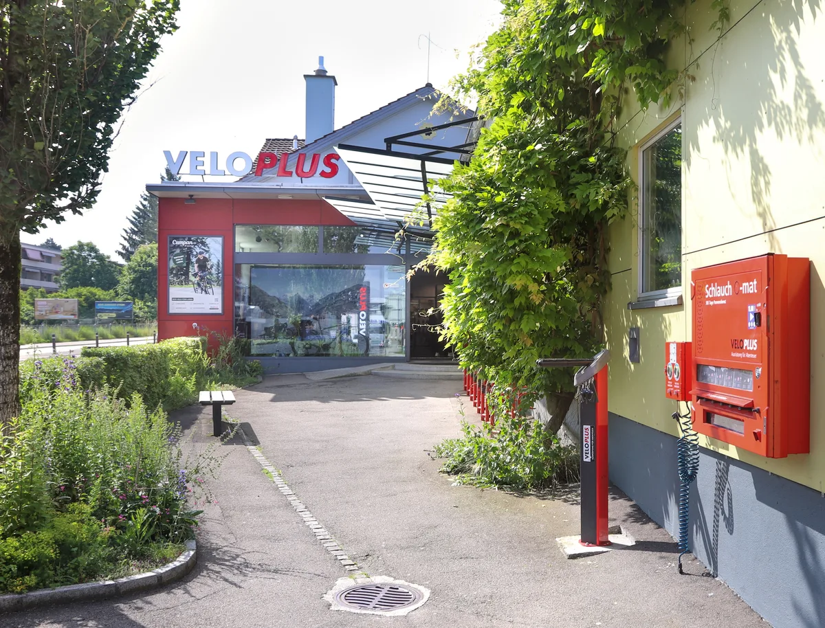 Aussenansicht des Veloplus-Ladens in Wetzikon.