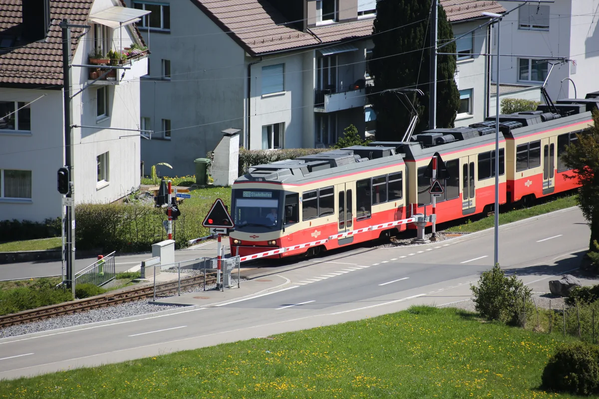 12197998-1 Wieder mehr Passagiere: 5,4 Millionen Fahrgäste zählte die Forchbahn im Jahr 2022.
