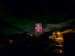 Leuchtturmprojekt im Wortsinn: Am 1. August 2023 liess lichtundmusik.ch den Rhytower in Neuhausen am Rheinfall in den Schweizer Landesfarben erstrahlen. Leuchtturmprojekt im Wortsinn: Am 1. August 2023 liess lichtundmusik.ch den Rhytower in Neuhausen am Rheinfall in den Schweizer Landesfarben erstrahlen.