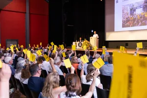 26060556-2 Die traktandierten Geschäfte wurden grossmehrheitlich und diskussionslos durchgewunken.