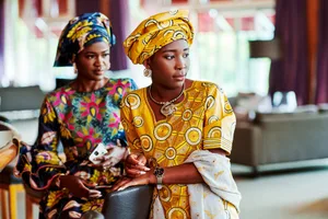 Farbenfroh: Die Stoffe für diese traditionellen Gewänder in Westafrika werden in der Weberei Russikon hergestellt. Farbenfroh: Die Stoffe für diese traditionellen Gewänder in Westafrika werden in der Weberei Russikon hergestellt.