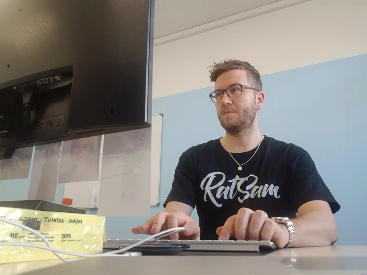 Sam Urech ist Inhaber der Agentur Ratsam Kommunikation in Wetzikon und will das neue Stadtmagazin produzieren. (Archiv) Sam Urech ist Inhaber der Marketingagentur RatSam in Wetzikon (Stand: März 2020).