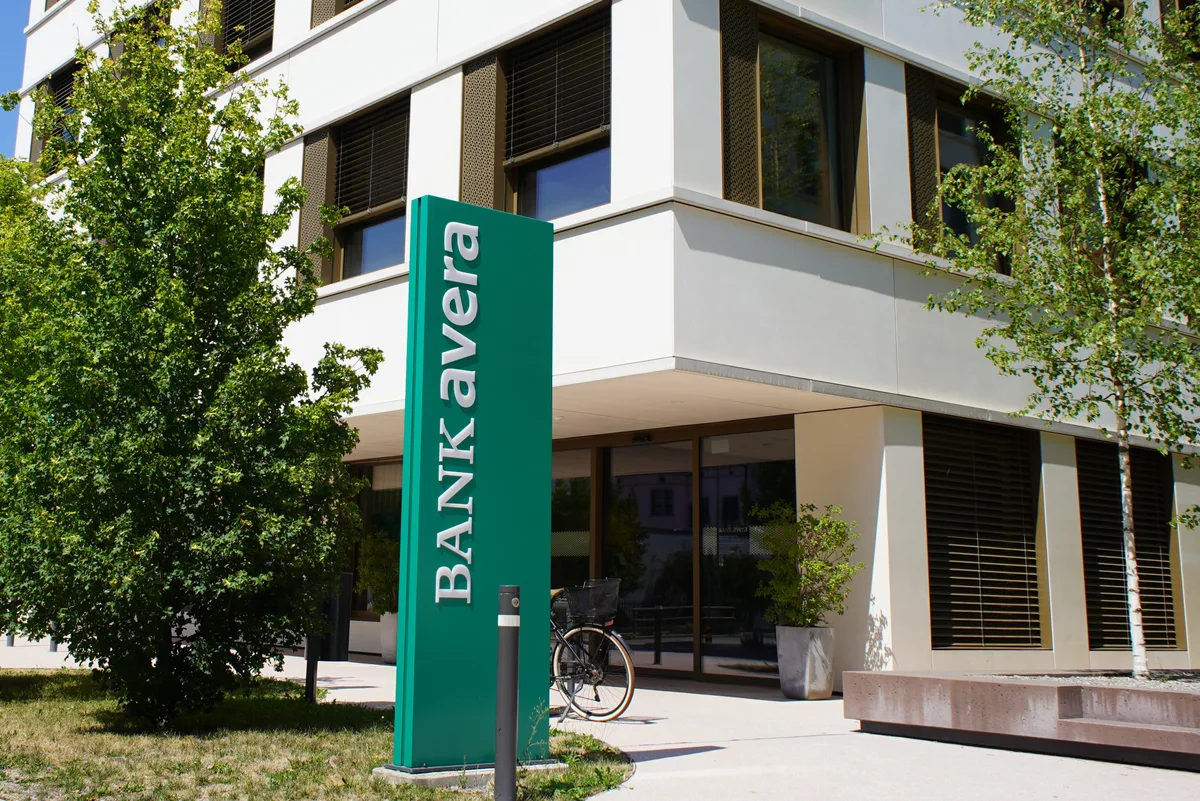 Die Bank Avera blickt auf ein zufriedenstellendes erstes Halbjahr zurück.