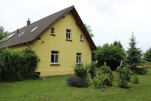 Die Zuwanderung und eine rückläufige Bautätigkeit machen das Einfamilienhaus mehr und mehr zum Statussymbol. Die Zuwanderung und eine rückläufige Bautätigkeit machen das Einfamilienhaus mehr und mehr zum Statussymbol.