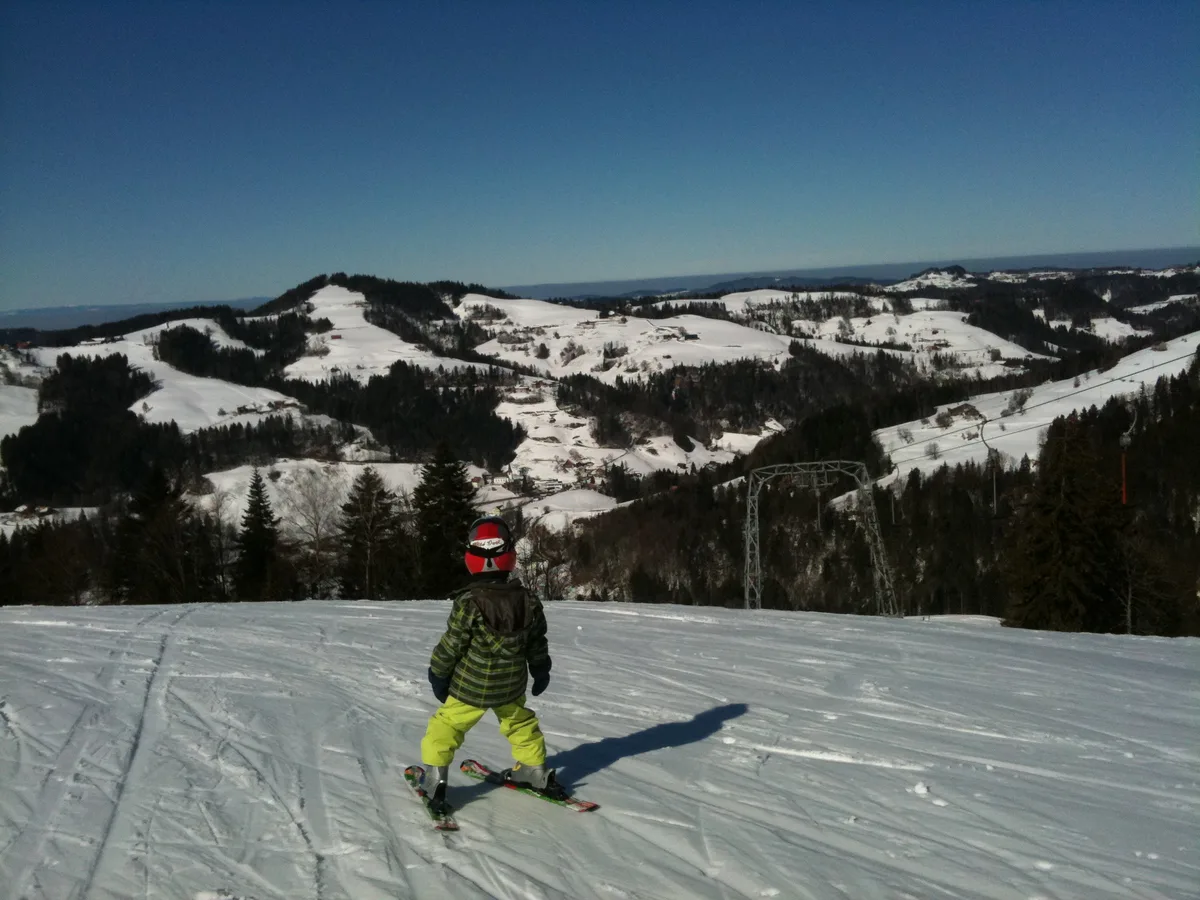 Traumkulisse im Zürcher Oberland: Der Skilift Fischenthal war im Winter 2023/24 aus Schneemangel nie in Betrieb.