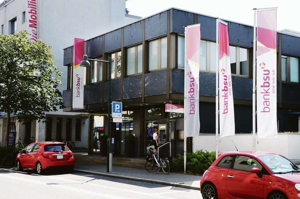 11127410-1 Der Hauptsitz der Genossenschaftsbank BSU in Uster.