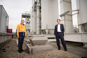 ZAV Recycling AG:
Verwaltungsratspräsident Horst Meier (Anzug) und Geschäftsführer René Müller.
21.4.2020 ZAV Recycling AG:
Verwaltungsratspräsident Horst Meier (Anzug) und Geschäftsführer René Müller.
21.4.2020