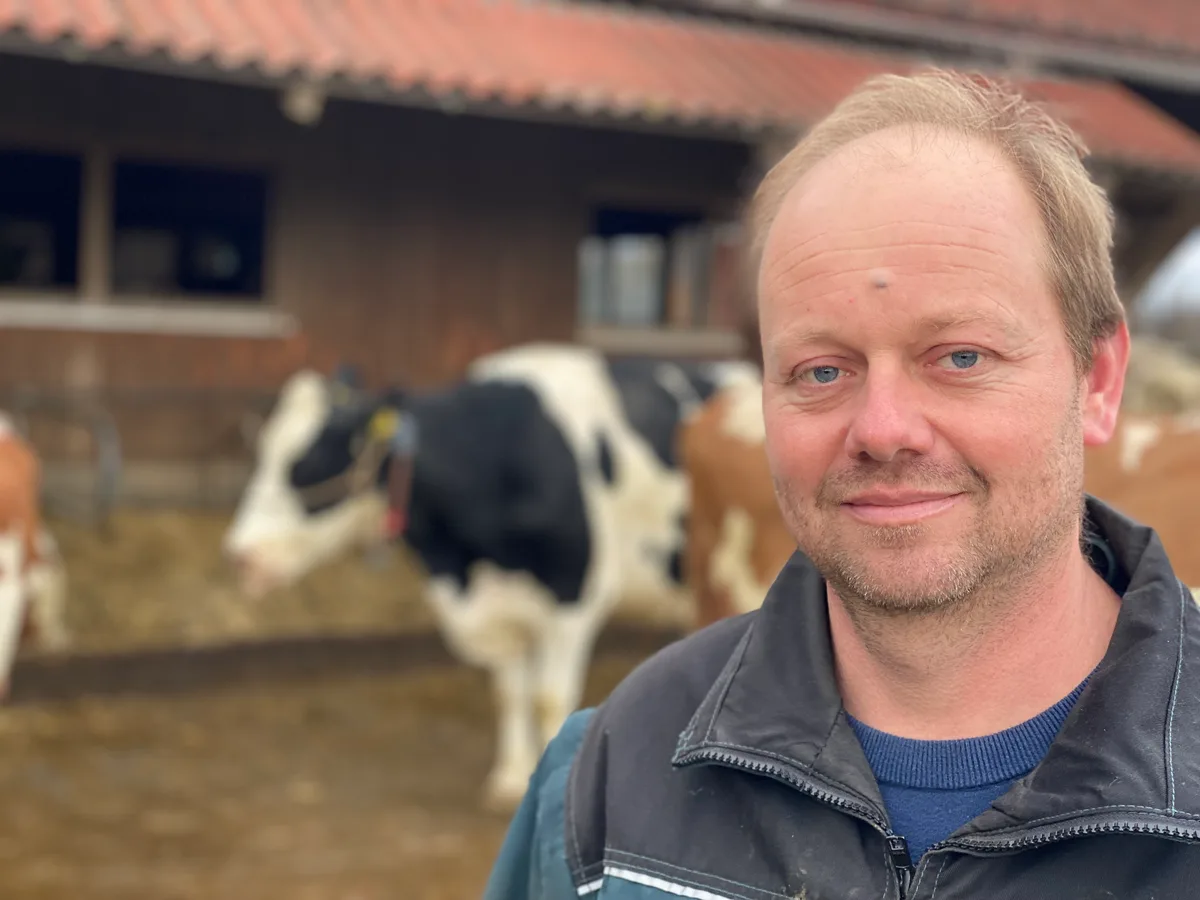 Silvio Fürst, Landwirt in Mönchaltorf, in seinem Betrieb.